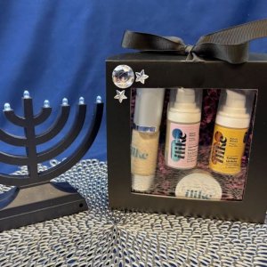 Kiss & Blink holiday set - in gift box with GWPs